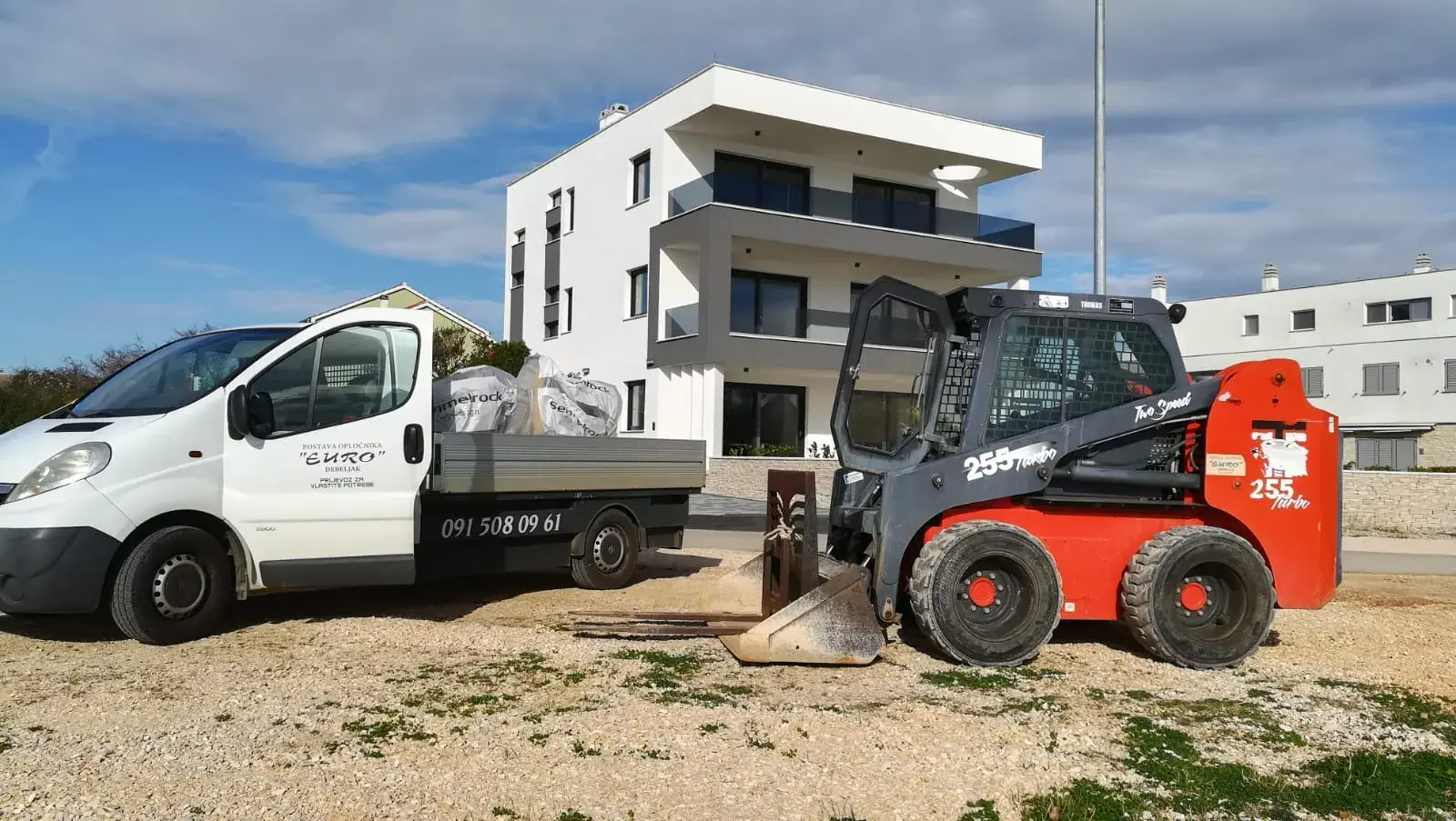 Kombi i stroj obrta Postava opločnika Euro ispred izvedenog projekta